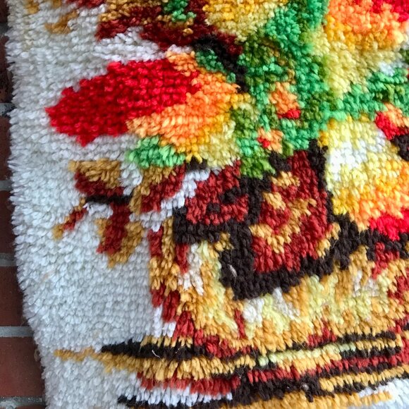 Vintage Tufted Rug / Latch Hook Wall Hanging of Floral Bouquet in Vase - Picture 2 of 6